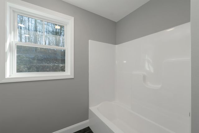 12 Shelburne Lane, Concord, NH 03301