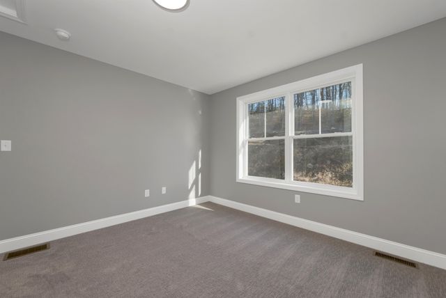 12 Shelburne Lane, Concord, NH 03301