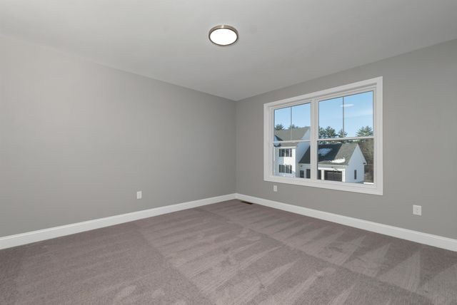 12 Shelburne Lane, Concord, NH 03301