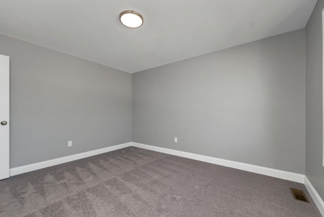 12 Shelburne Lane, Concord, NH 03301