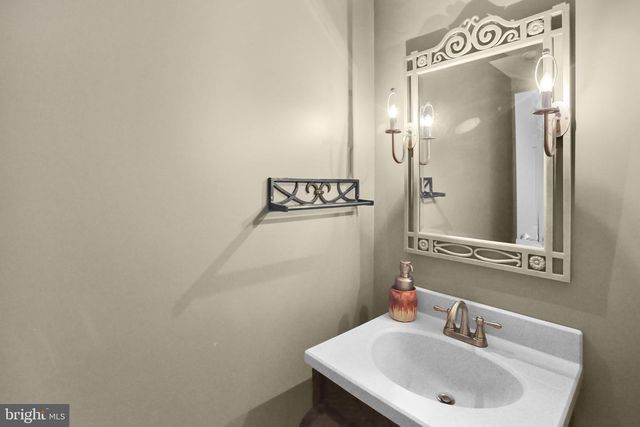 814 HOLLY LN, Lebanon, PA 17042