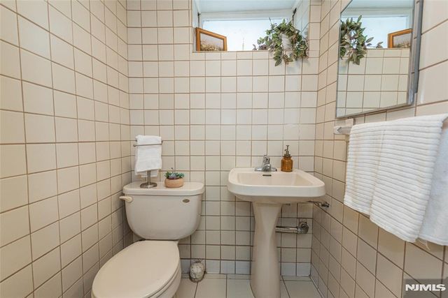 7 Hobart Place, Clifton, NJ 07011