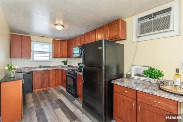 7 Hobart Place, Clifton, NJ 07011