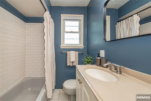 7 Hobart Place, Clifton, NJ 07011