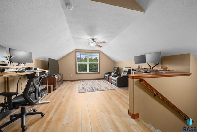 5511 E Eastbridge Pl Place, Sioux Falls, SD 57110