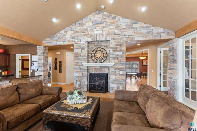 5511 E Eastbridge Pl Place, Sioux Falls, SD 57110