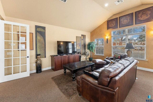 5511 E Eastbridge Pl Place, Sioux Falls, SD 57110