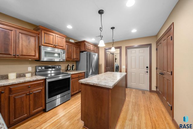 5511 E Eastbridge Pl Place, Sioux Falls, SD 57110