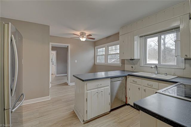 1290 Jonestown Road, Winston-salem, NC 27103