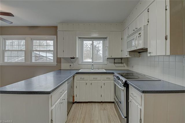 1290 Jonestown Road, Winston-salem, NC 27103