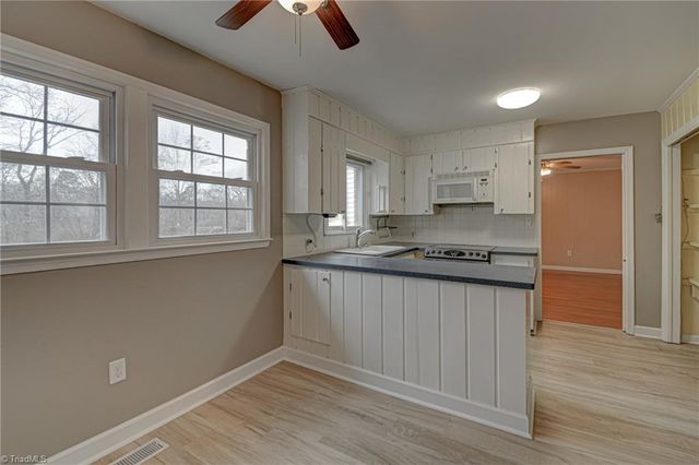 1290 Jonestown Road, Winston-salem, NC 27103