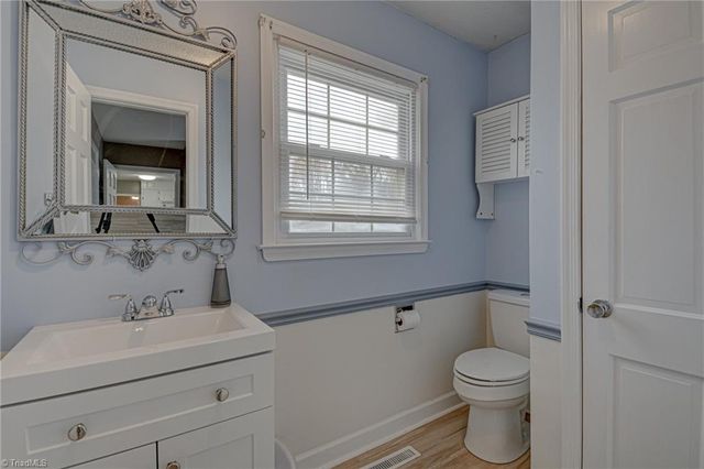 1290 Jonestown Road, Winston-salem, NC 27103