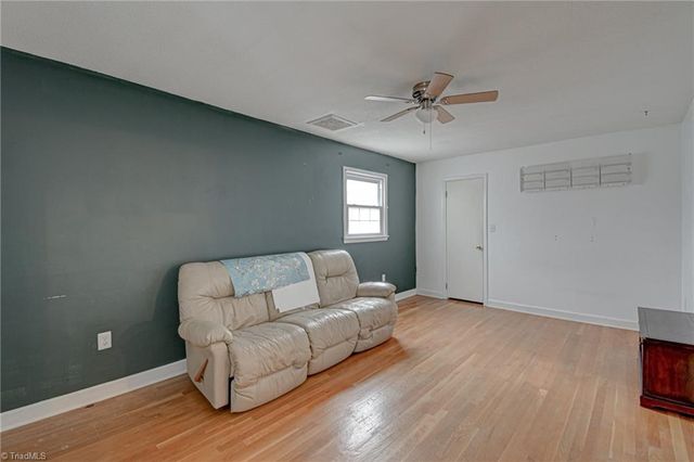 1290 Jonestown Road, Winston-salem, NC 27103