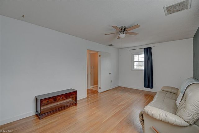 1290 Jonestown Road, Winston-salem, NC 27103