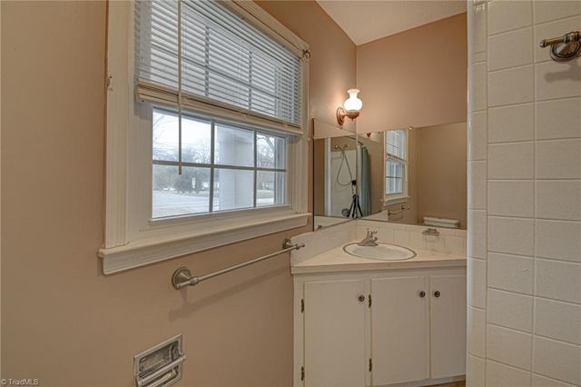 1290 Jonestown Road, Winston-salem, NC 27103