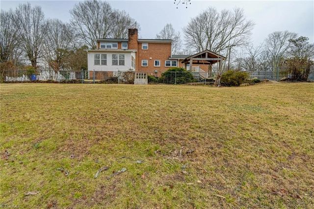 1290 Jonestown Road, Winston-salem, NC 27103