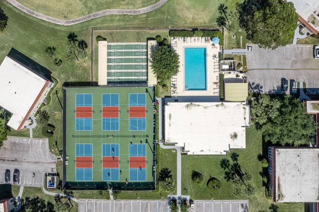 53 Woodland Drive 207, Vero Beach, FL 32962