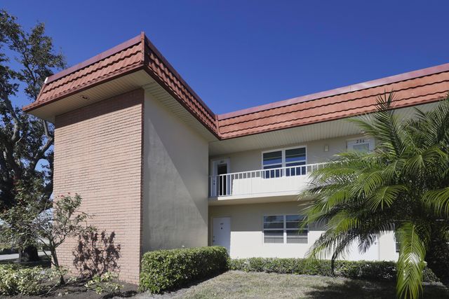 53 Woodland Drive 207, Vero Beach, FL 32962