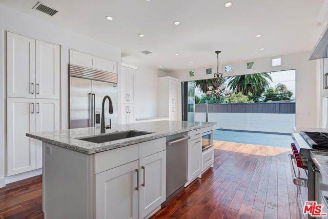 7270 Waring Avenue, Los Angeles, CA 90046