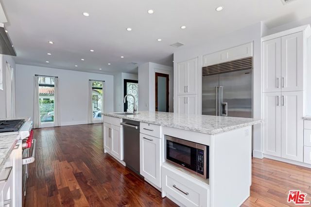 7270 Waring Avenue, Los Angeles, CA 90046