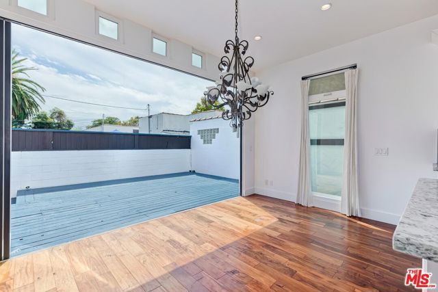 7270 Waring Avenue, Los Angeles, CA 90046