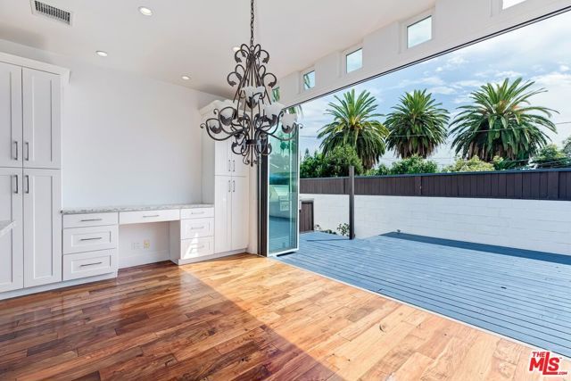 7270 Waring Avenue, Los Angeles, CA 90046