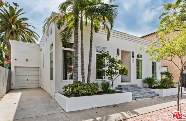 7270 Waring Avenue, Los Angeles, CA 90046