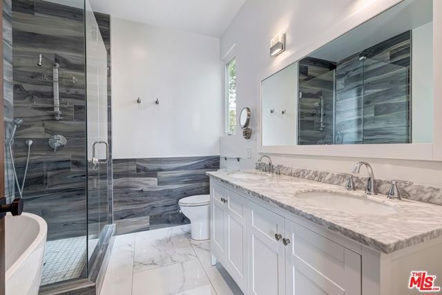 7270 Waring Avenue, Los Angeles, CA 90046