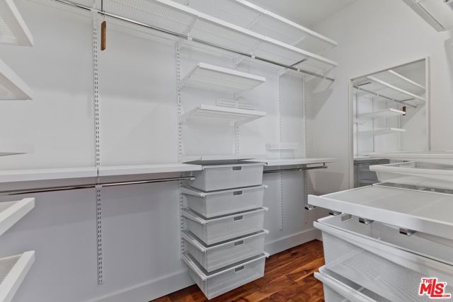 7270 Waring Avenue, Los Angeles, CA 90046