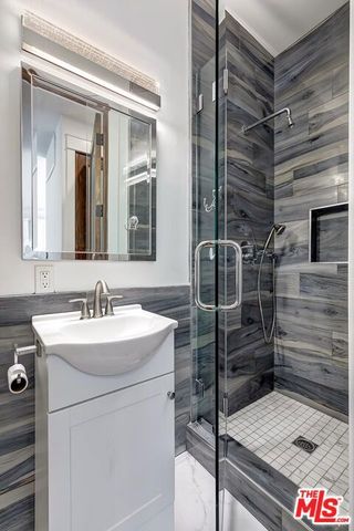 7270 Waring Avenue, Los Angeles, CA 90046