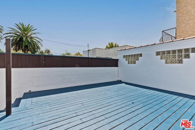 7270 Waring Avenue, Los Angeles, CA 90046