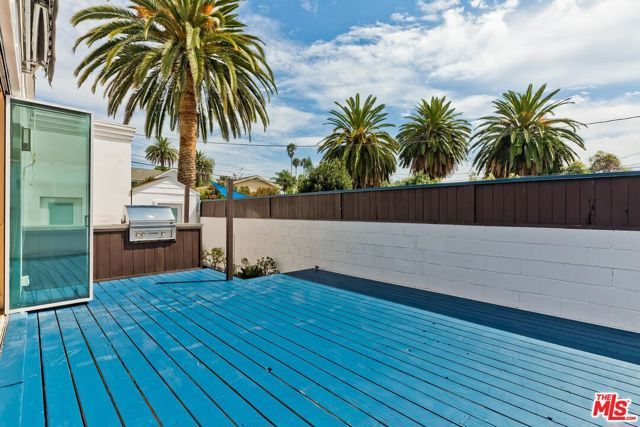 7270 Waring Avenue, Los Angeles, CA 90046
