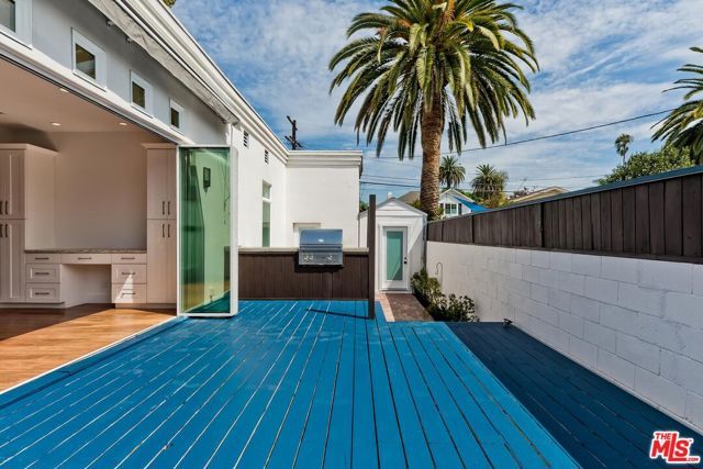7270 Waring Avenue, Los Angeles, CA 90046