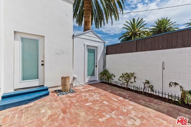7270 Waring Avenue, Los Angeles, CA 90046