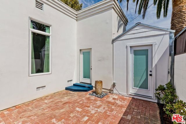 7270 Waring Avenue, Los Angeles, CA 90046