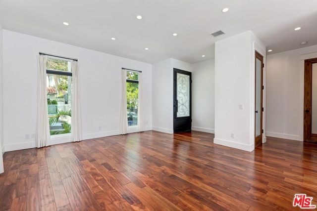 7270 Waring Avenue, Los Angeles, CA 90046