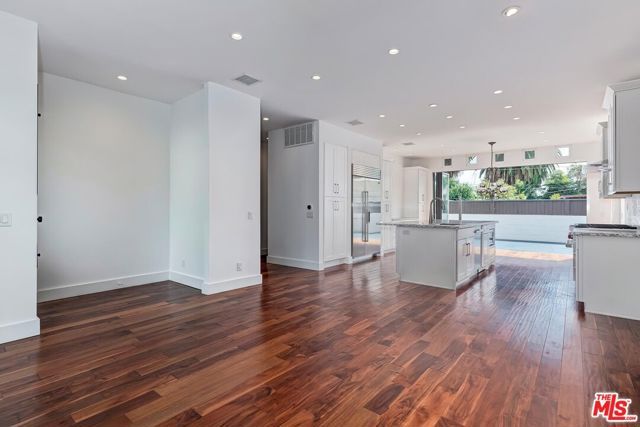 7270 Waring Avenue, Los Angeles, CA 90046