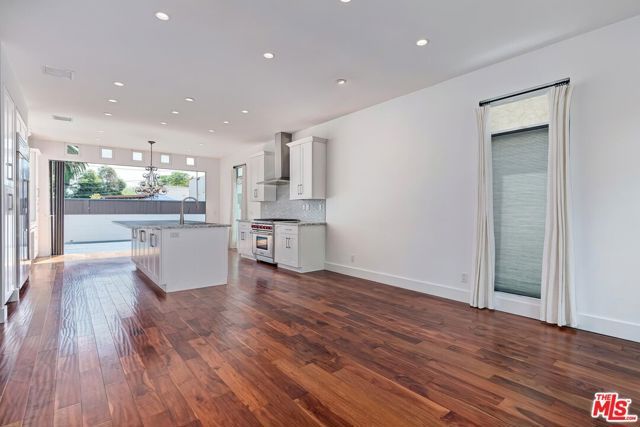 7270 Waring Avenue, Los Angeles, CA 90046