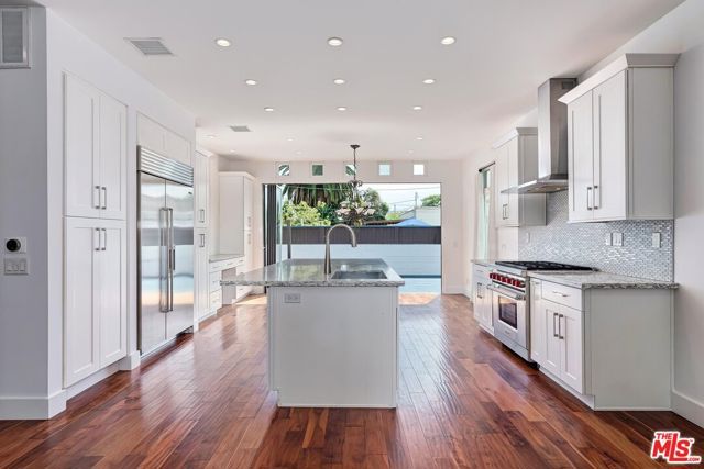 7270 Waring Avenue, Los Angeles, CA 90046