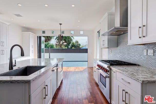7270 Waring Avenue, Los Angeles, CA 90046