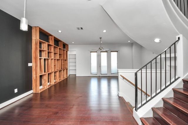 2911 Chartres Street, Houston, TX 77004