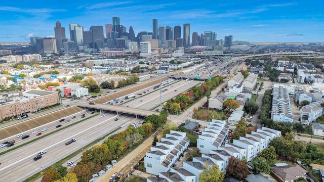 2911 Chartres Street, Houston, TX 77004