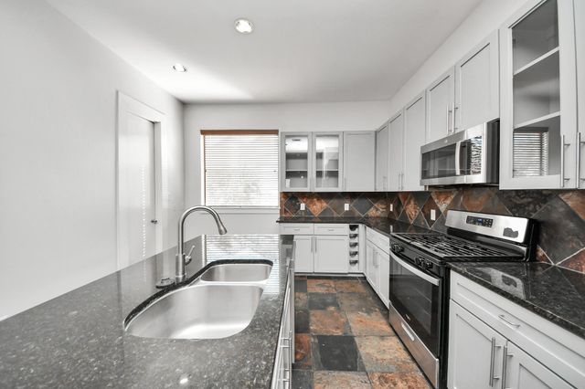 2911 Chartres Street, Houston, TX 77004