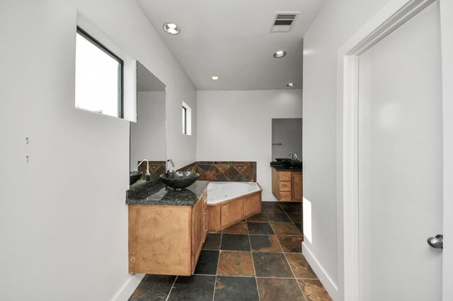 2911 Chartres Street, Houston, TX 77004