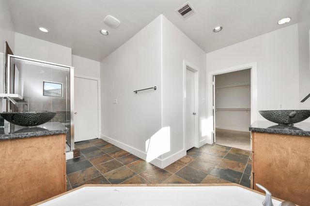 2911 Chartres Street, Houston, TX 77004