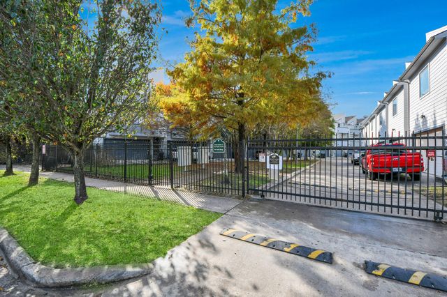 2911 Chartres Street, Houston, TX 77004