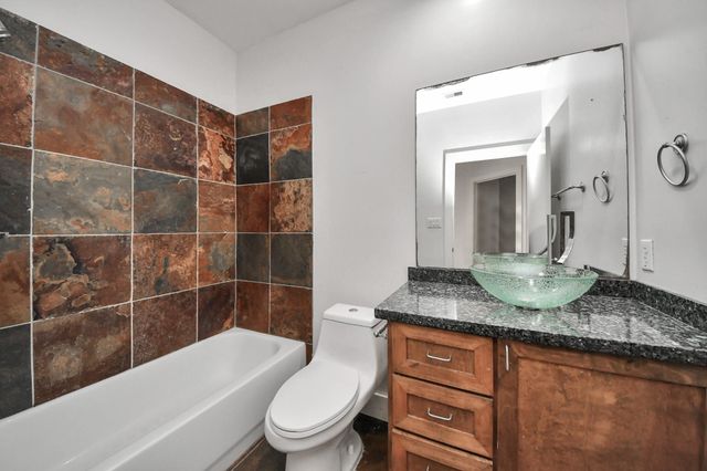 2911 Chartres Street, Houston, TX 77004