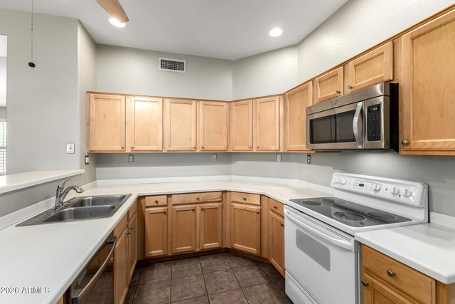 19550 N GRAYHAWK Drive 1073, Scottsdale, AZ 85255