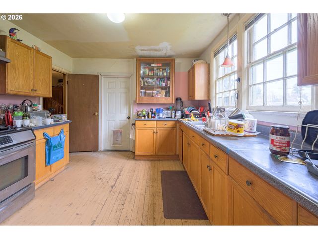 325 RIVER Rd, Eugene, OR 97404