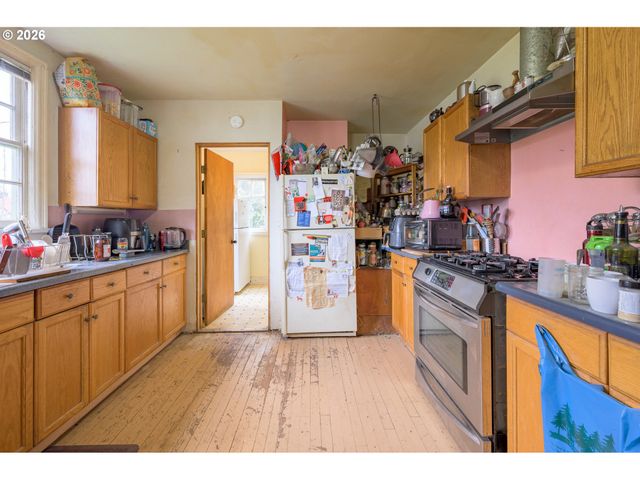 325 RIVER Rd, Eugene, OR 97404